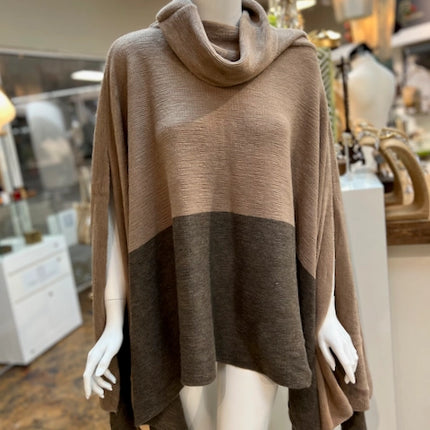 PRETTY PERSUASIONS Milan Walk Poncho