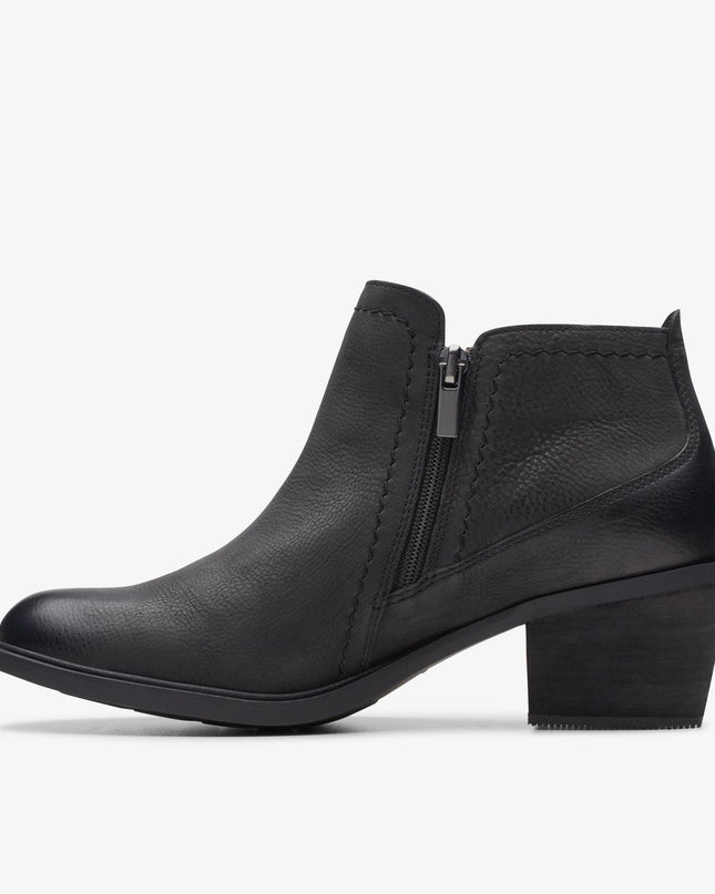 Clarks Neva Lo (Women’s) - Black Leather