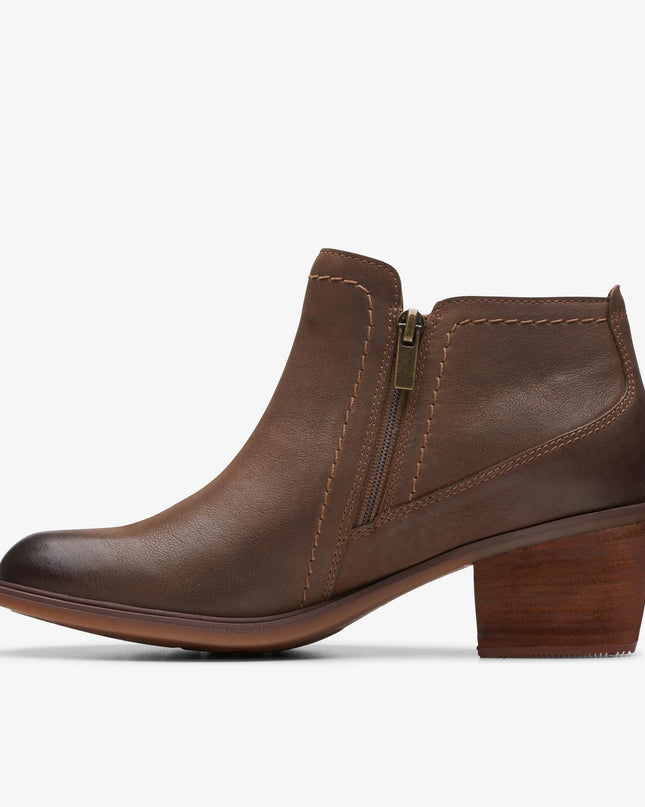 Clarks Neva Lo (Women’s) - Dark Tan Leather