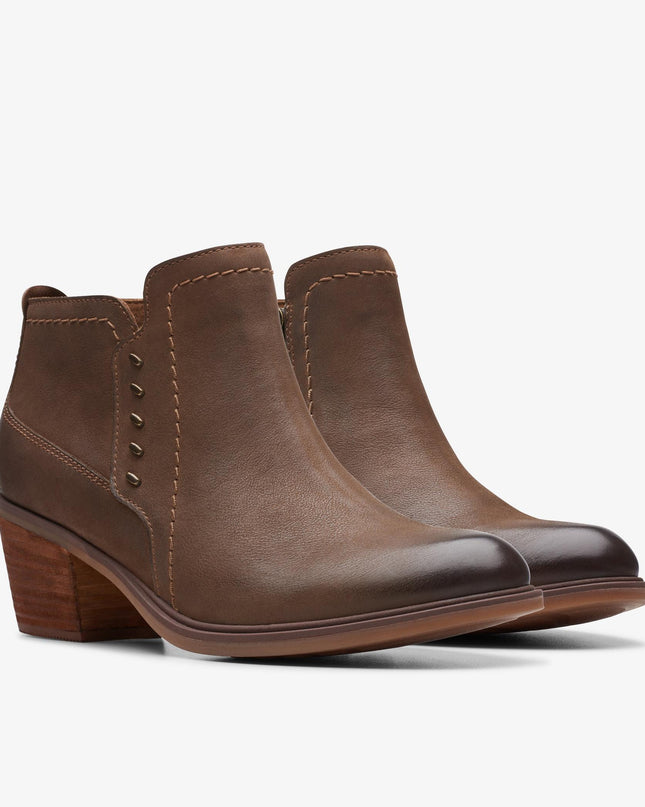 Clarks Neva Lo (Women’s) - Dark Tan Leather