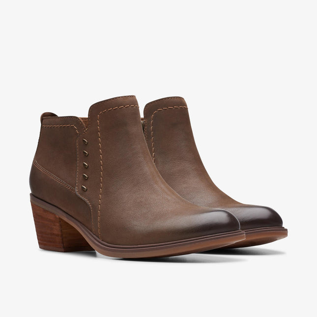 Clarks Neva Lo (Women’s) - Dark Tan Leather