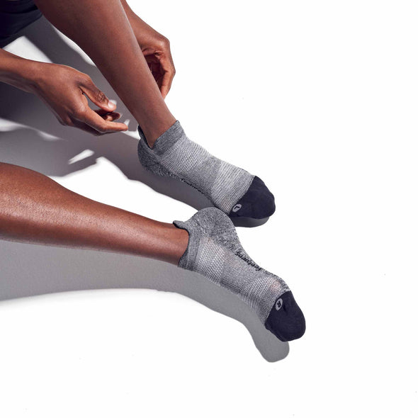 Feetures Elite Max Cushion No Show Tab - Grey