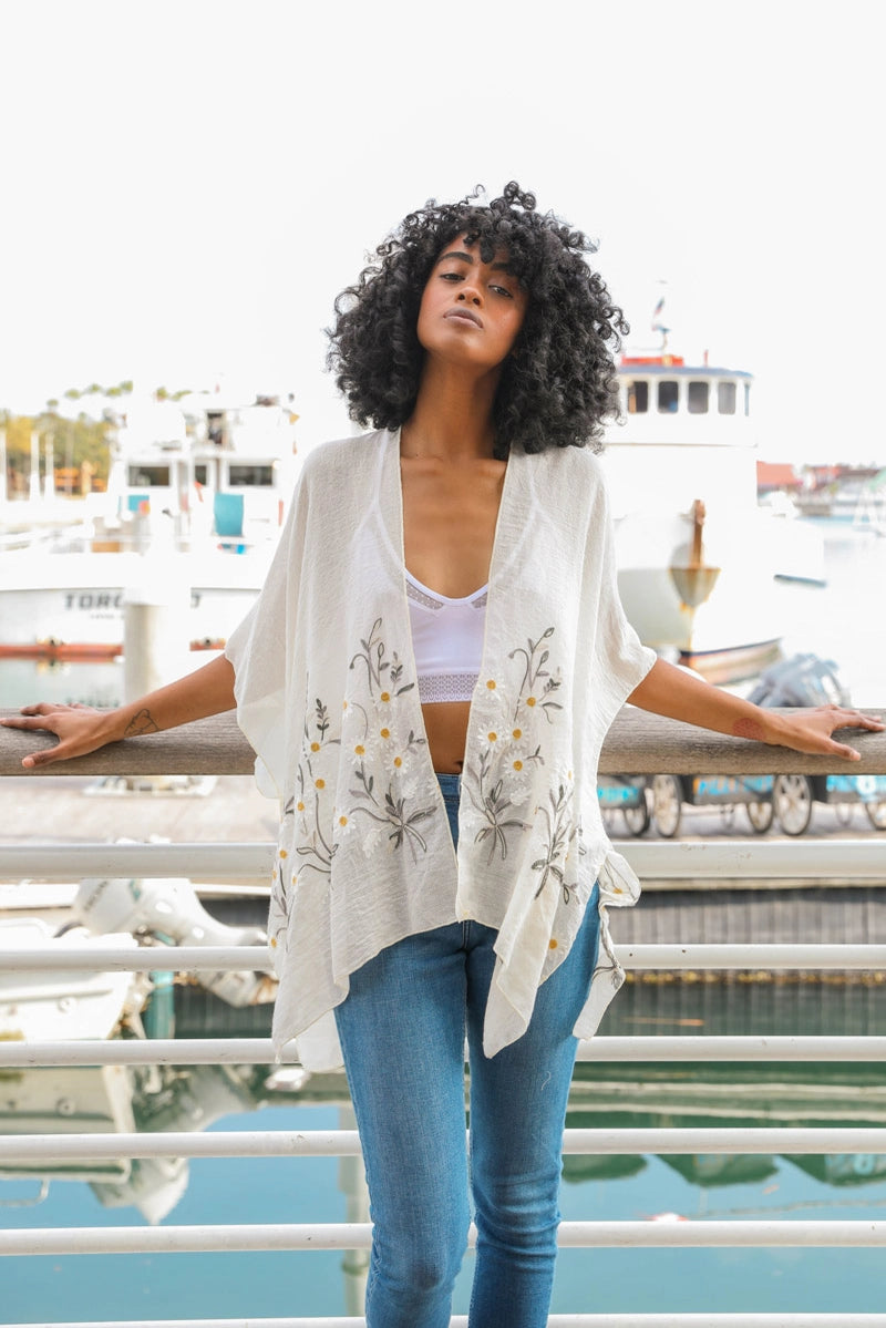 Leto Embroidered Spring Daisy Kimono