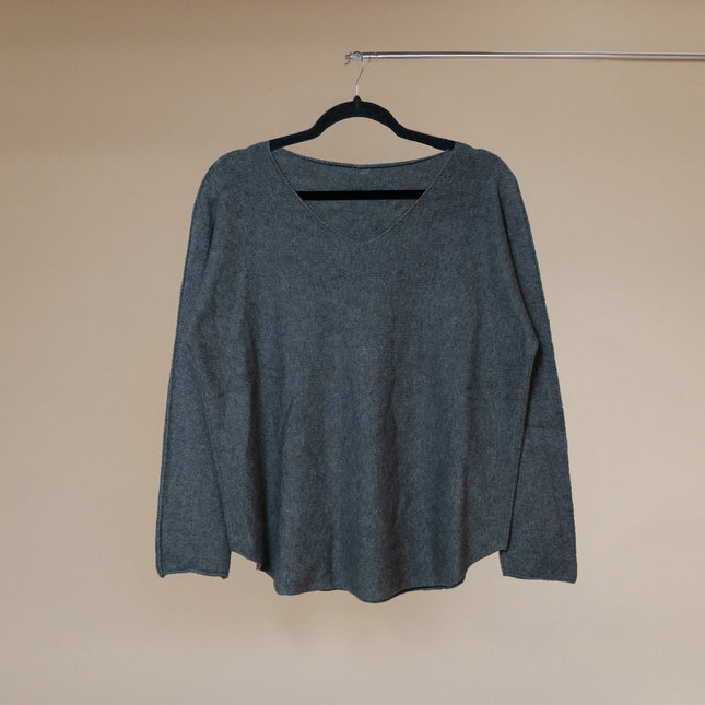 LOOWIE Italian One Size V-Neck  Sweater