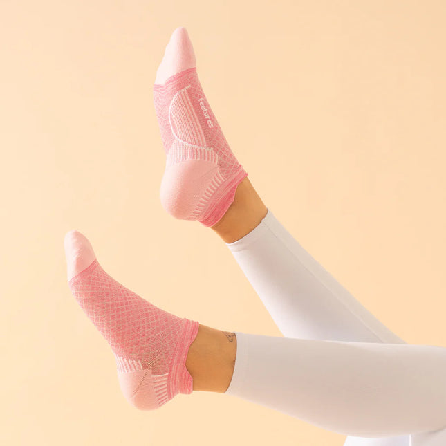 Feetures Plantar Fasciitis Relief Sock Light Cushion Tab - Wild Rose