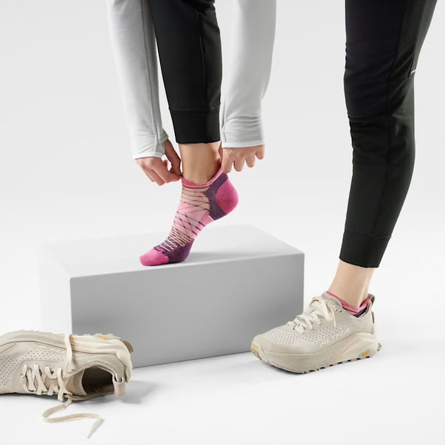 Smartwool Run Stripe Low Ankle Socks - (Women’s) - Garden Pink