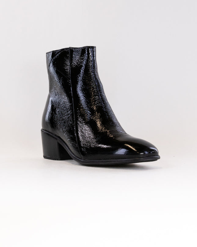 Naot Goodie (Women's) - Black Crinkle Patent Leather