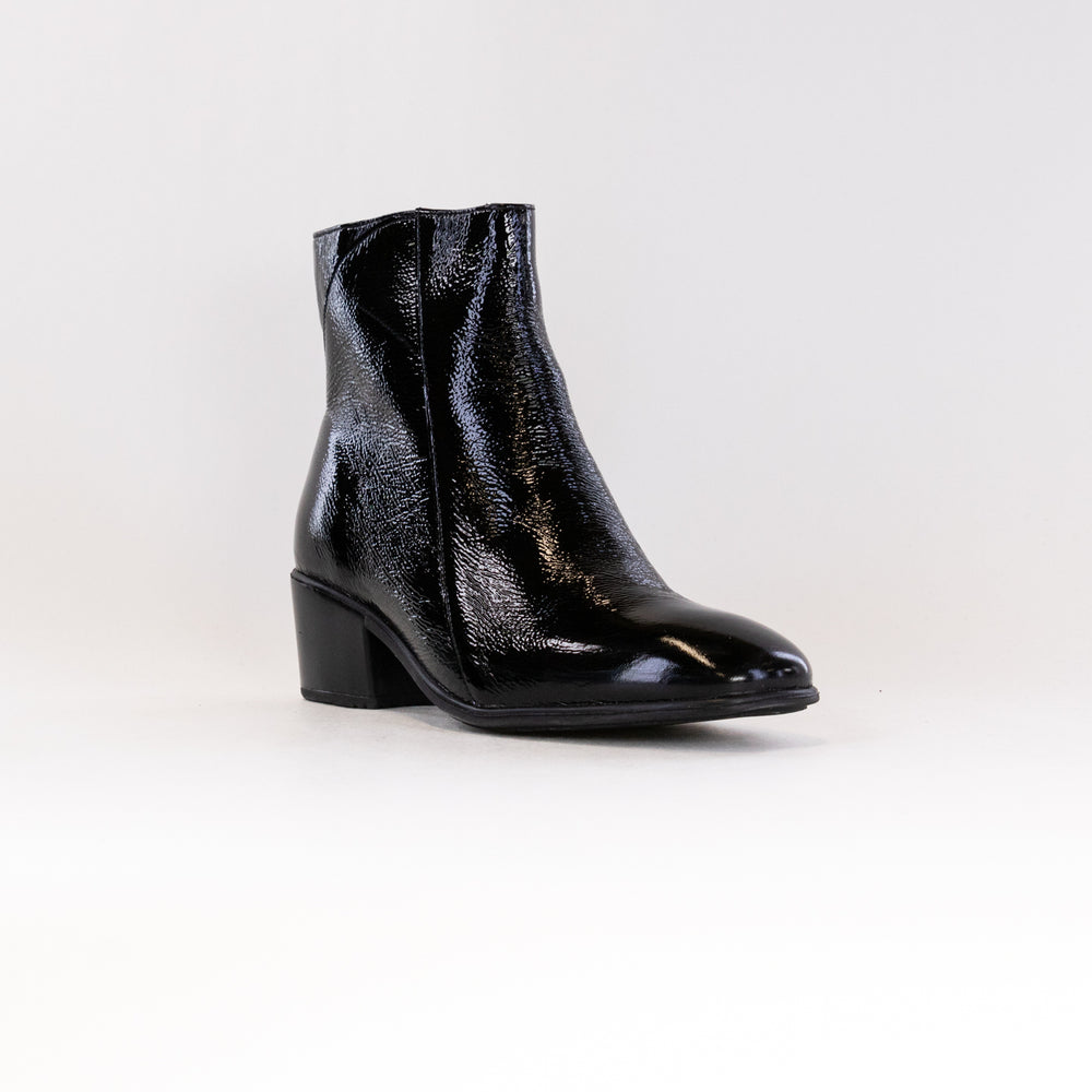 Naot Goodie (Women's) - Black Crinkle Patent Leather