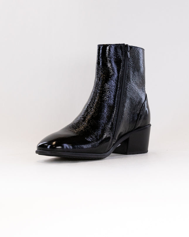 Naot Goodie (Women's) - Black Crinkle Patent Leather