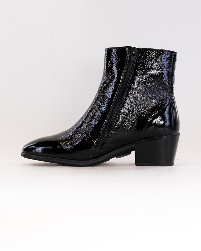 Naot Goodie (Women's) - Black Crinkle Patent Leather