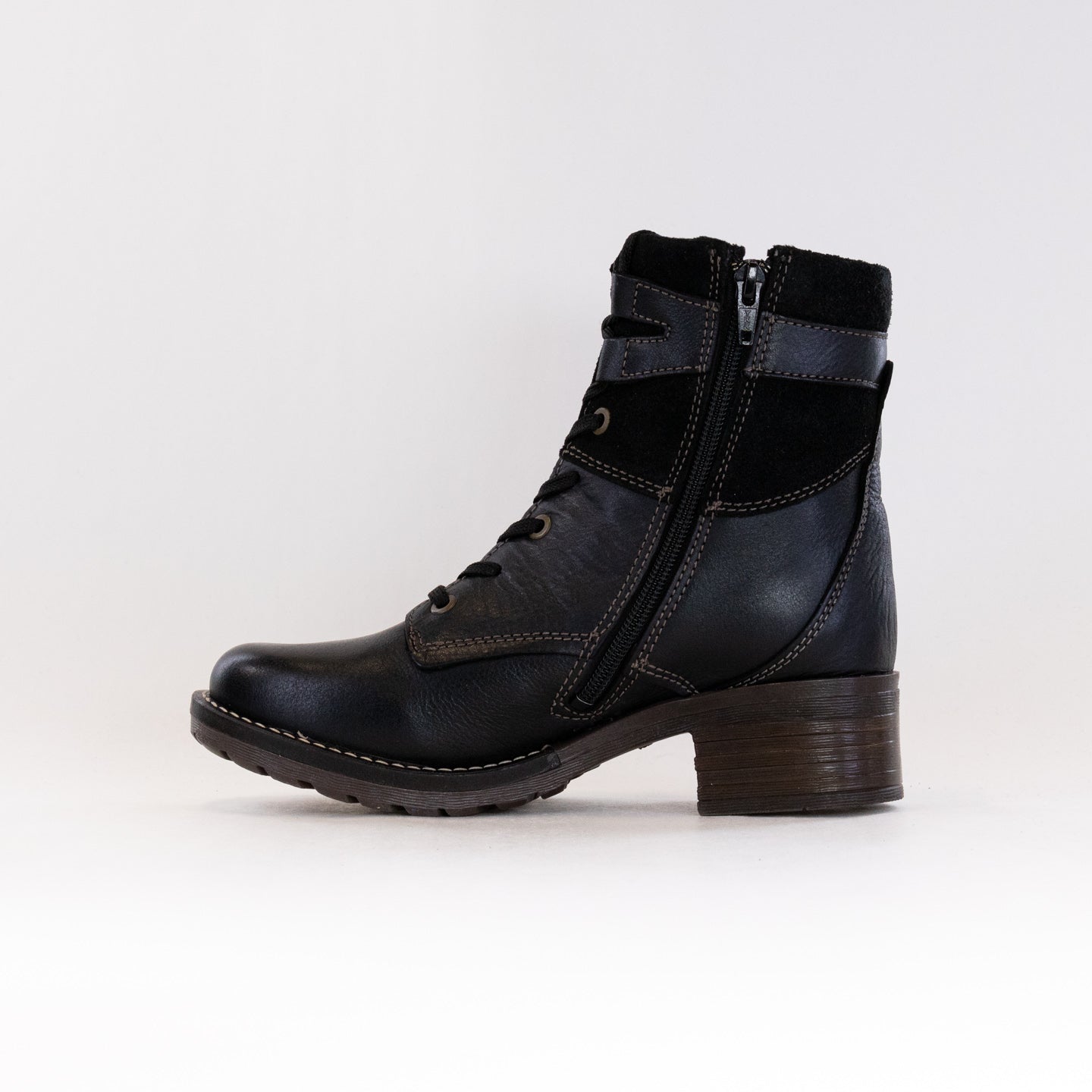 Dromedaris Kara Suede Wide (Women's) - Black