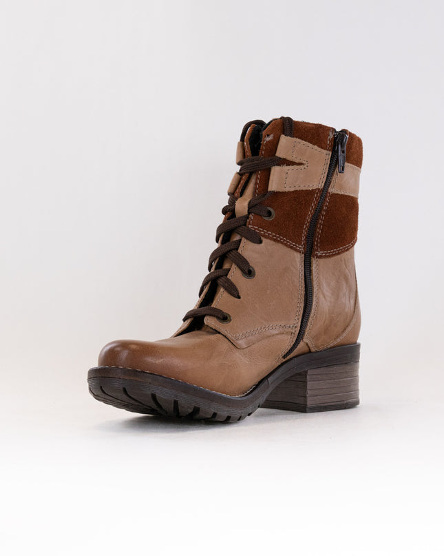 Dromedaris Kara Suede (Women's) - Saddle