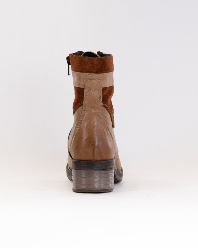 Dromedaris Kara Suede (Women's) - Saddle