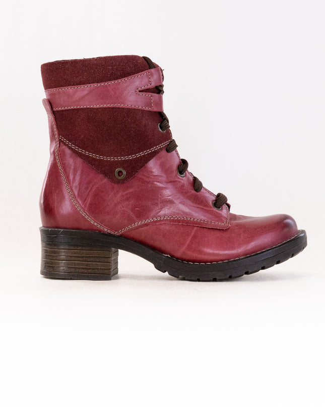 Dromedaris Kara Suede Wide (Women's) - Red