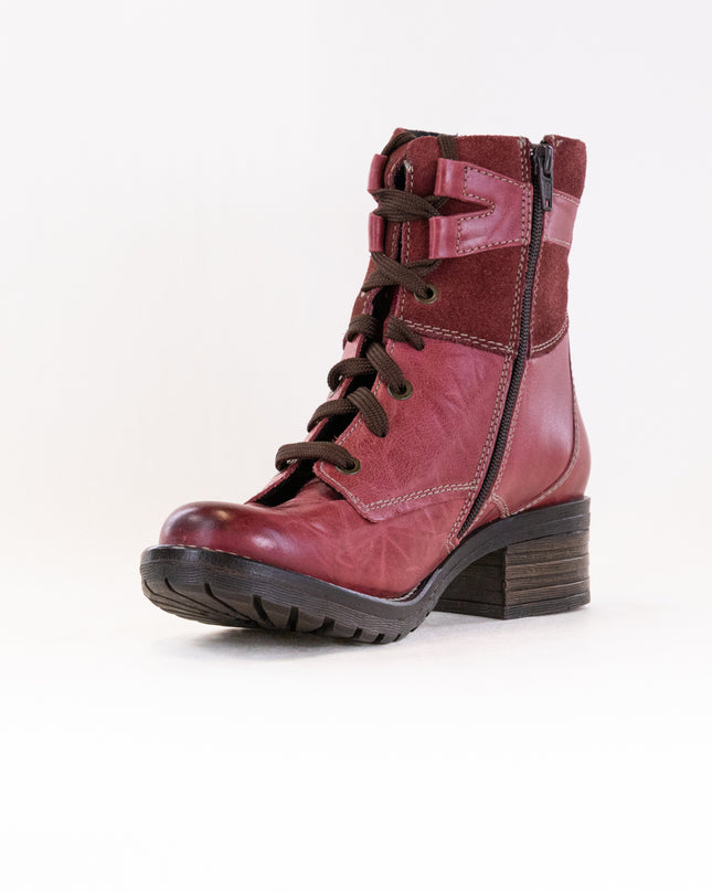 Dromedaris Kara Suede Wide (Women's) - Red