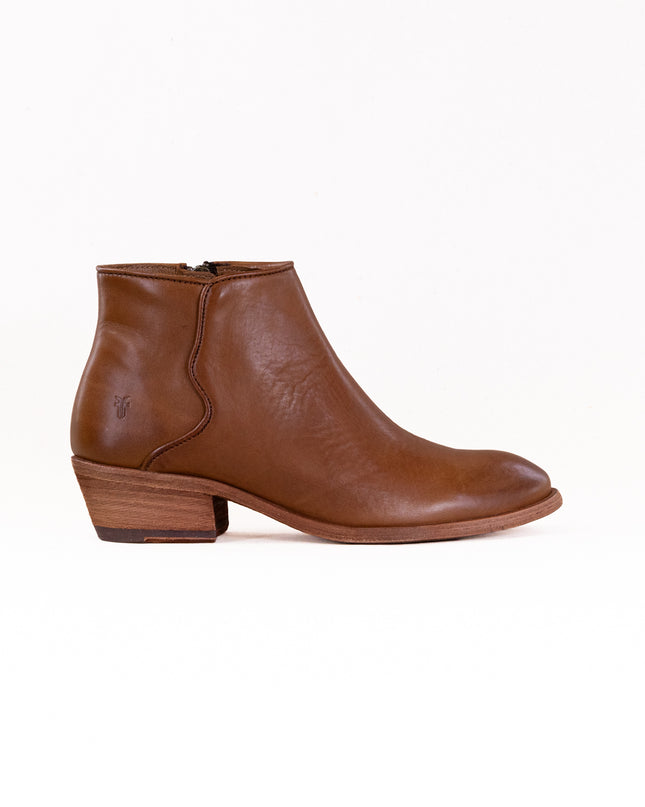 FRYE Carson Piping Bootie (Women's) - Caramel
