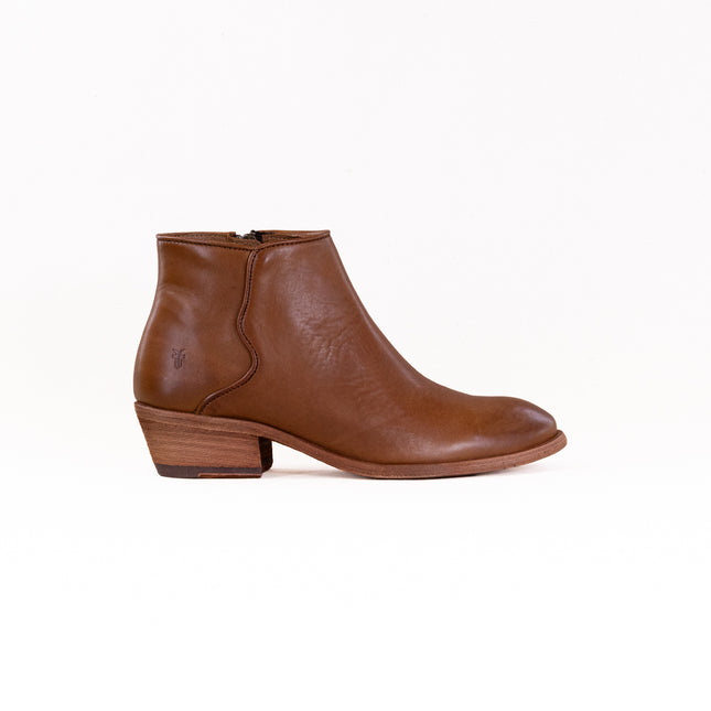 FRYE Carson Piping Bootie (Women's) - Caramel
