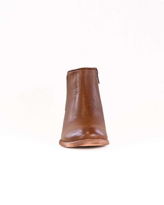 FRYE Carson Piping Bootie (Women's) - Caramel