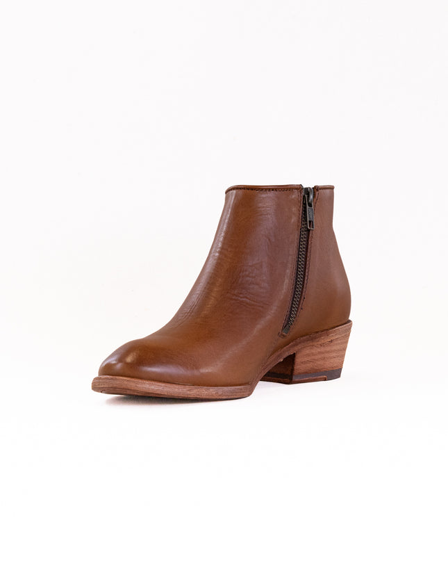 FRYE Carson Piping Bootie (Women's) - Caramel