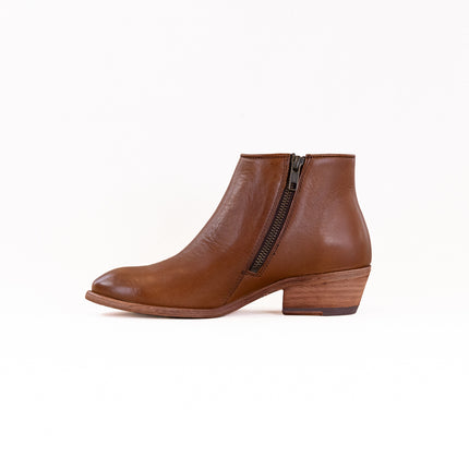 FRYE Carson Piping Bootie (Women's) - Caramel