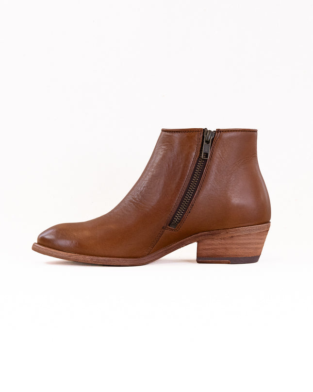 FRYE Carson Piping Bootie (Women's) - Caramel