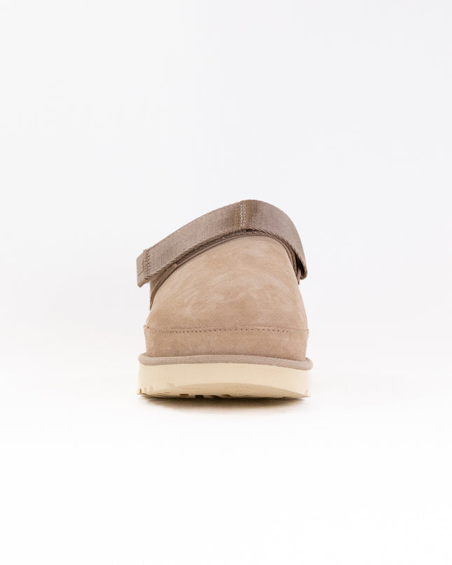 UGG Goldenstar Clog (Women's) - Sand