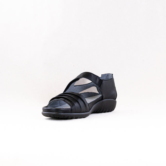 Naot Papaki (Women's) - Black Soft Leather