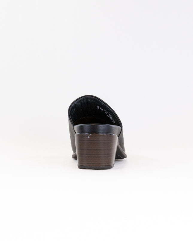 Naot Dedicate (Women's) - Black jet Leather