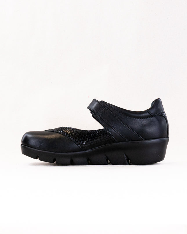 Wolky Lomita (Women's) - Smooth Leather Black