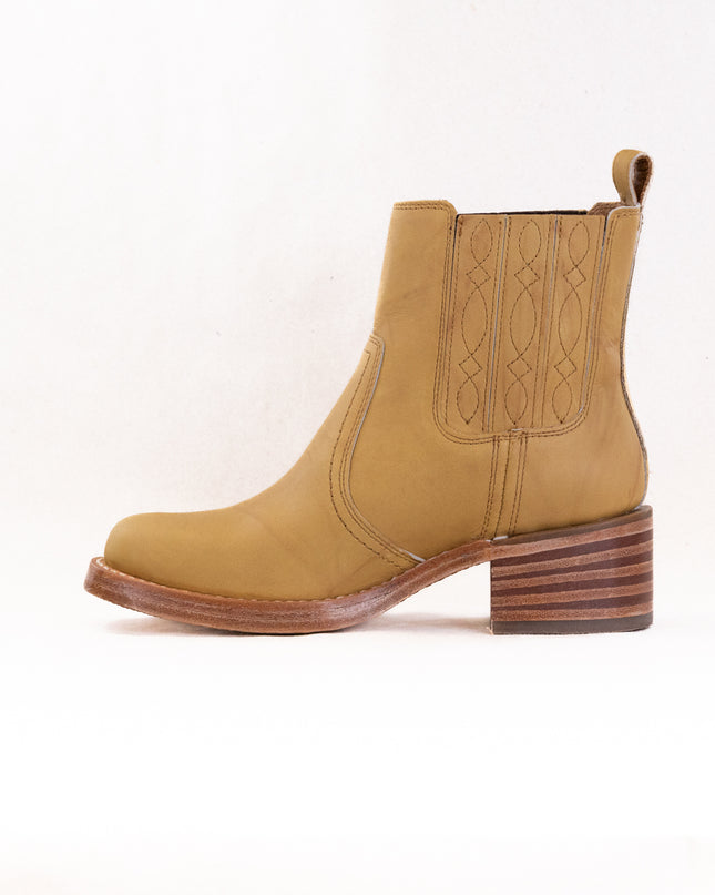 FRYE Campus Chelsea (Women's) - Banana
