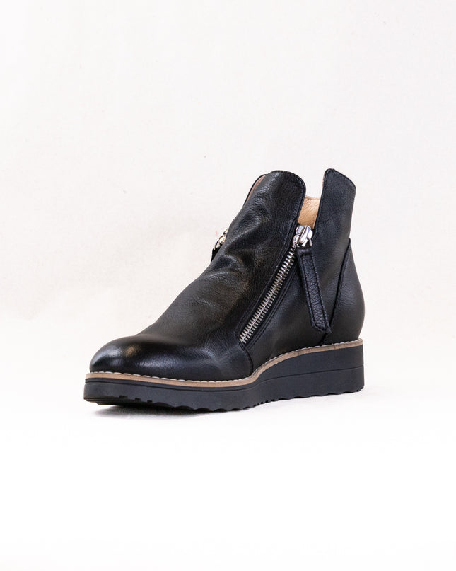 Django & Juliette Ohmy (Women's) - Black Leather