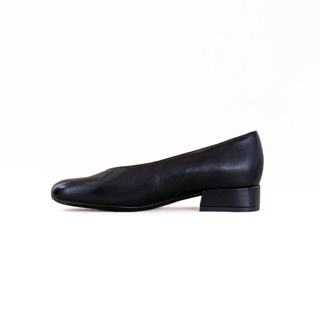 Vionic Petra (Women's) - Black Leather