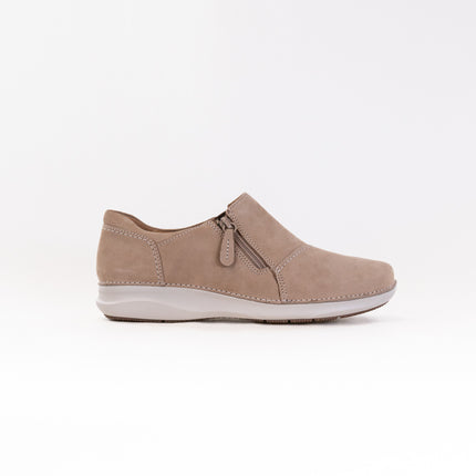 Clarks Appley Zip (Women's) - Sand Nubuck