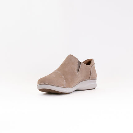 Clarks Appley Zip (Women's) - Sand Nubuck