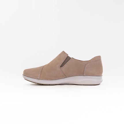 Clarks Appley Zip (Women's) - Sand Nubuck