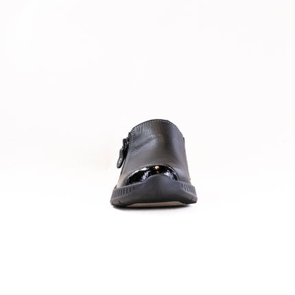 Suave Geneve Slip On (Women's) - Black/Black