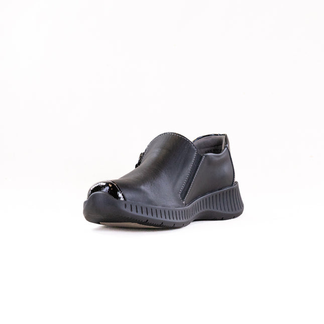 Suave Geneve Slip On (Women's) - Black/Black