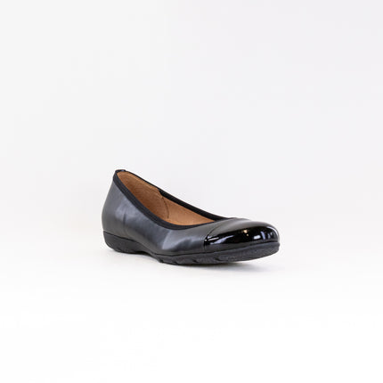 Gabor 24.161.57 Cap-Toe Ballet Flat (Women's) - Black Leather