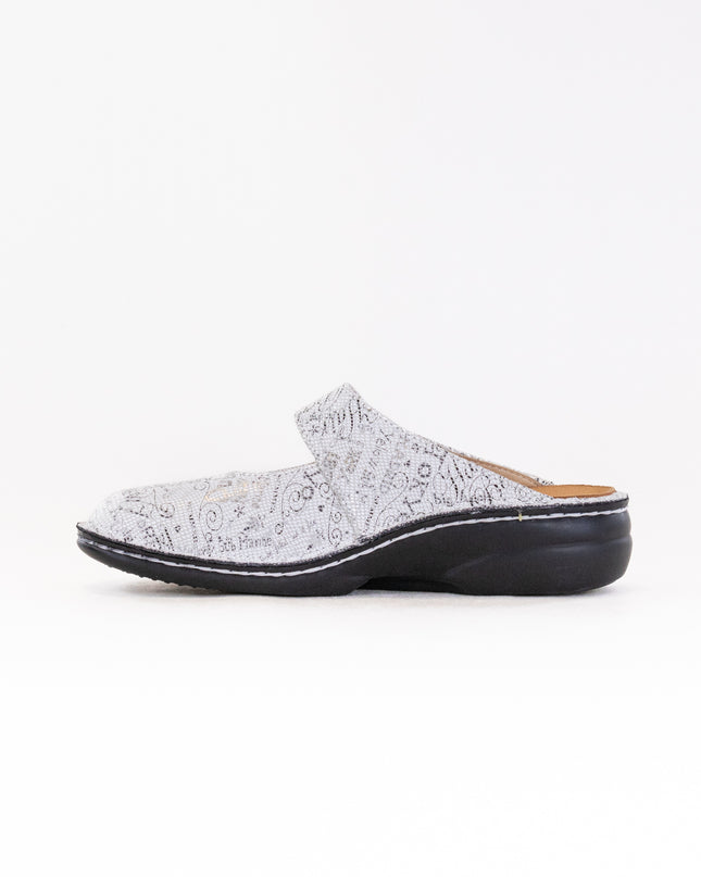 Finn Comfort Stanford Clog (Women's) - Words Bianco
