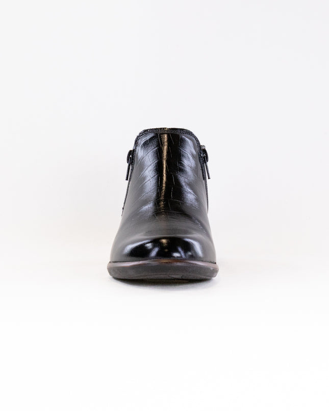 Naot Helm (Women's) - Black Croc Leather