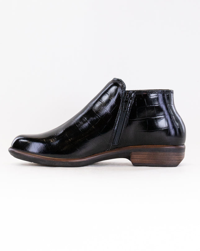 Naot Helm (Women's) - Black Croc Leather