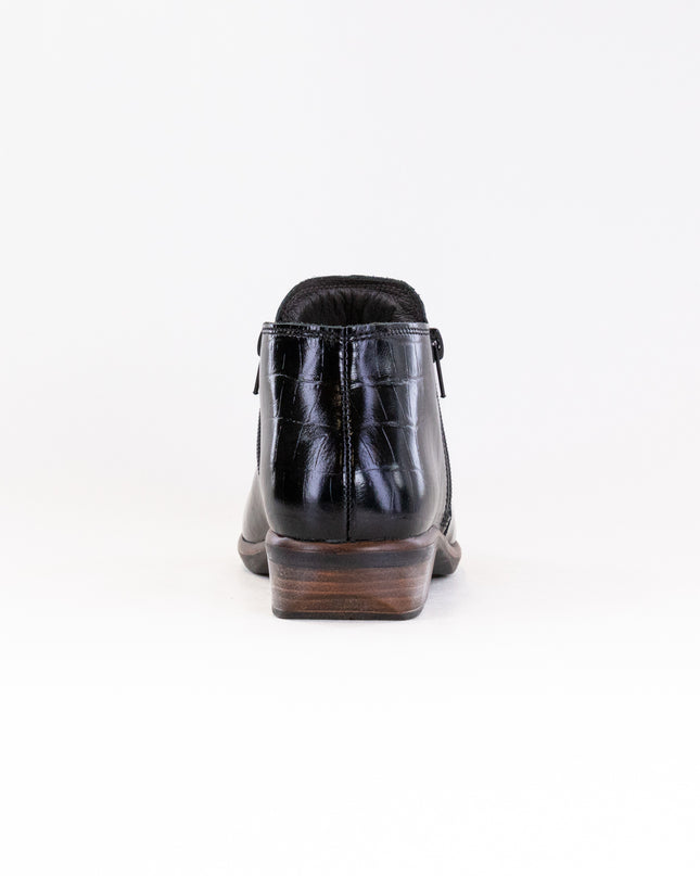 Naot Helm (Women's) - Black Croc Leather