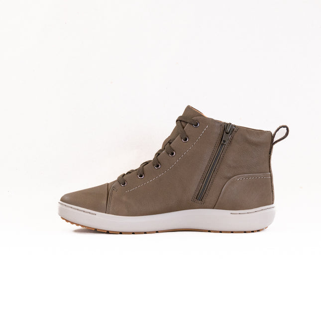 Clarks Nalle Vine Boot (Women's) - Dark Olive Leather