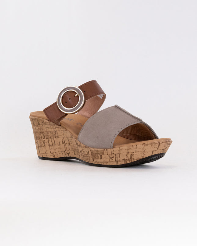 Naot Breezy (Women's) - Stone Nubuck/Caramel