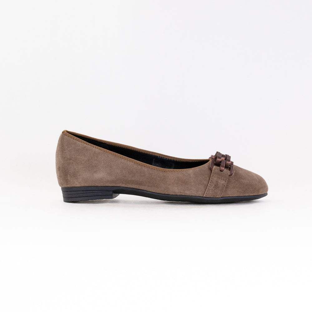 Ara Scout Chain Ballet Flat (Women's) - Sesame Suede