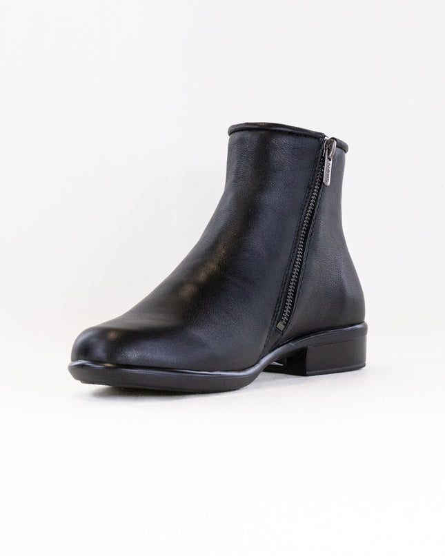 Naot Norther (Women's) - Black Leather