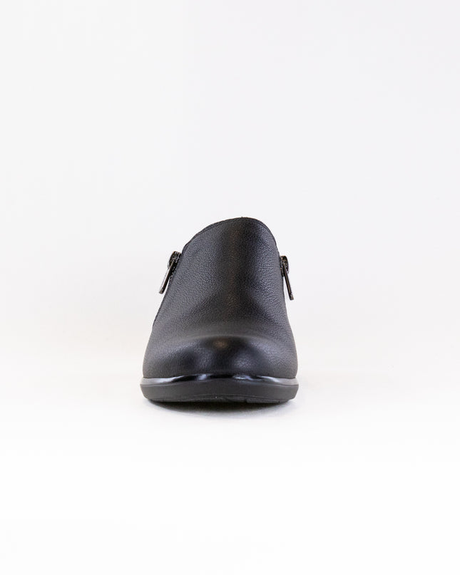 Naot Autan (Women's) - Black Soft Leather