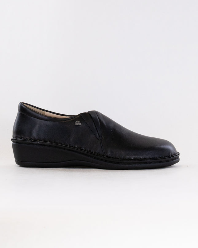 Finn Comfort Newport (Women's) - Black Leather
