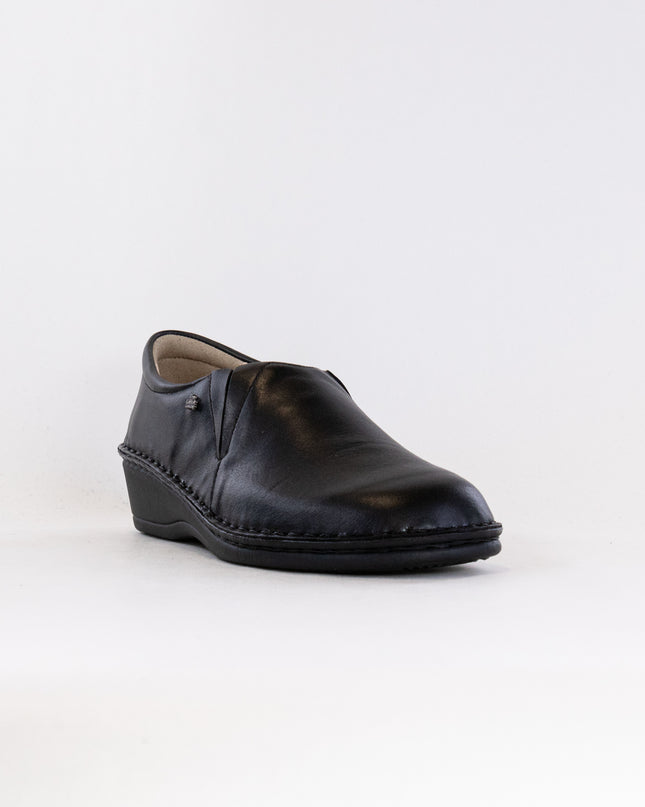 Finn Comfort Newport (Women's) - Black Leather