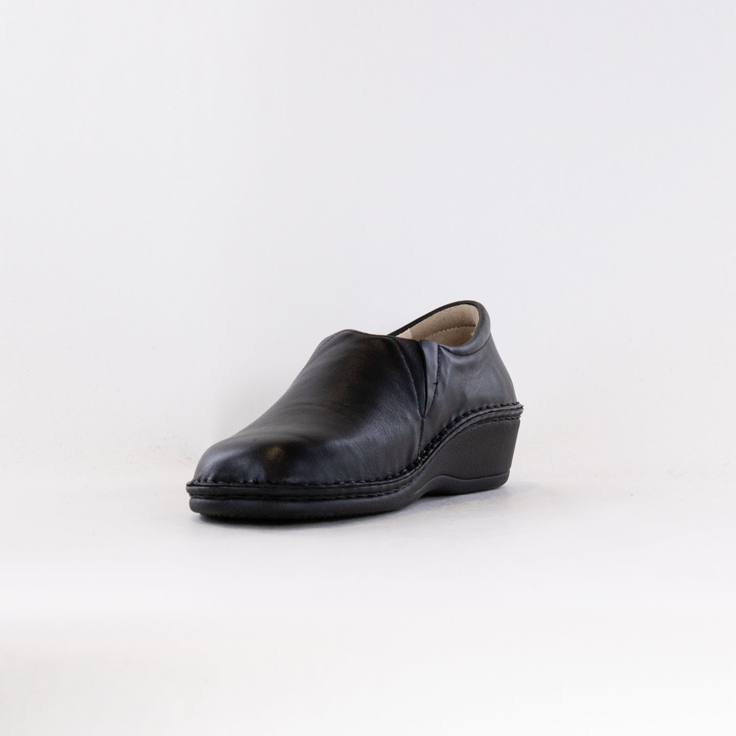 Finn Comfort Newport (Women's) - Black Leather